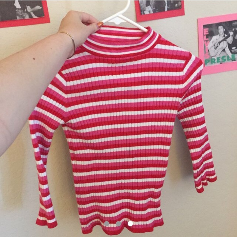 Fitted pink and red top!!
